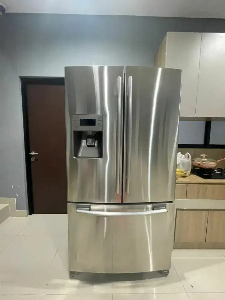 Kulkas Mewah Samsung SBS Series 3 Pintu 753L Elegance