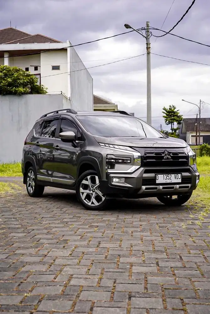 MITSUBISHI XPANDER CROSS 2023 PREMIUM PACKAGE CVT MATIC AT LOW KM
