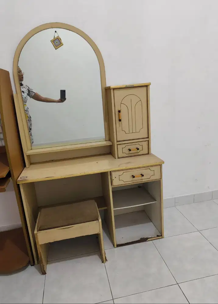 Meja rias bekas olympic