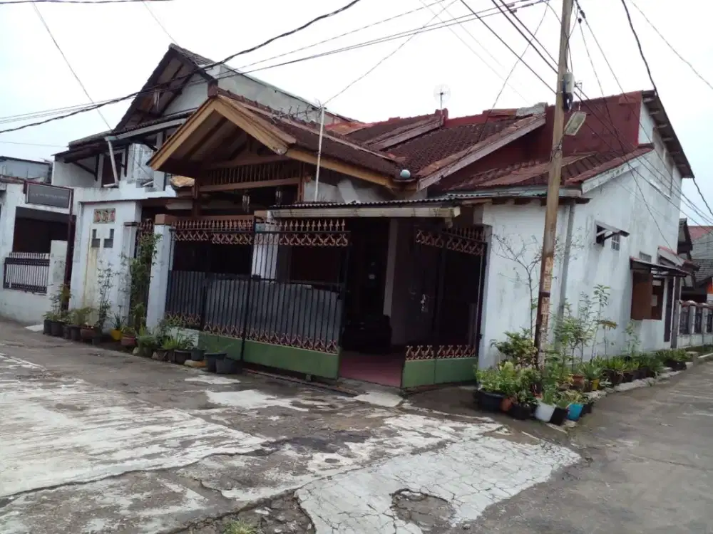 Murah Rumah Hoek bisa Usaha di Taman Cibaduyut Indah 1