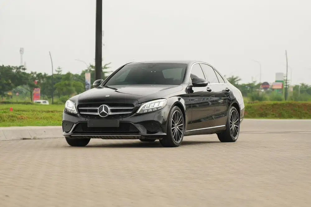 Darth Vader! Mercedes Benz C200 EQ Boost 2019 Black 320i c300 x1