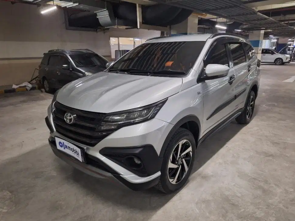 Toyota Rush 1.5 GR Sport Bensin-MT 2022 Silver CFANF