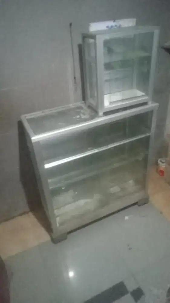 2 ETALASE KACA Langsung Pakai