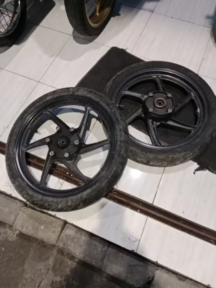 Velg + ban copotan cb 150r old sepasang