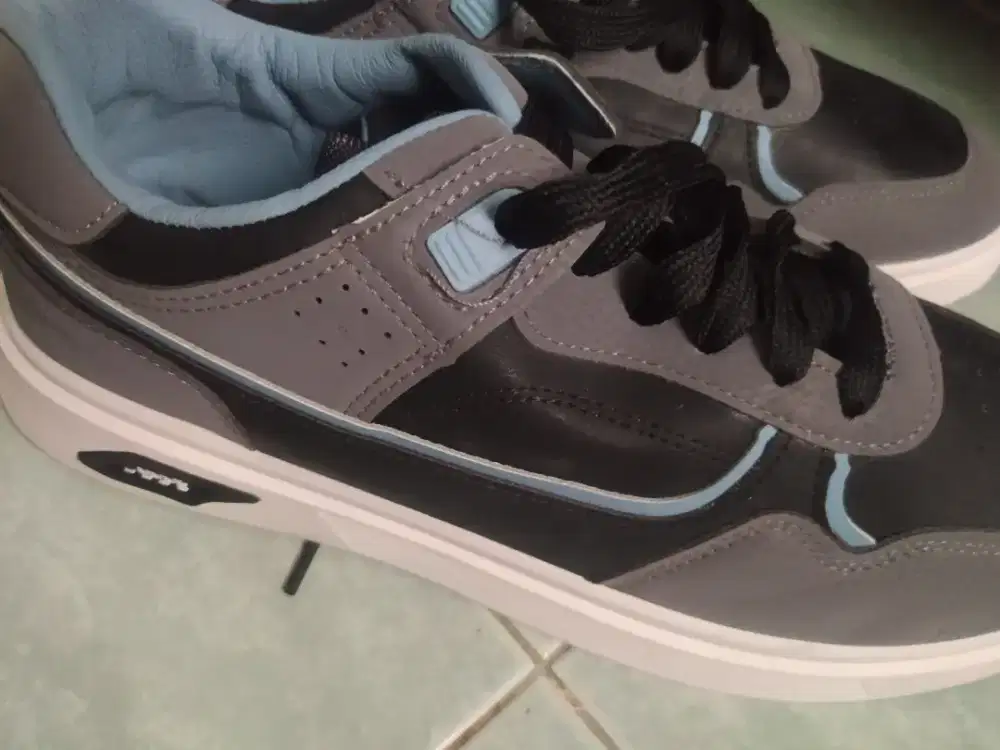 Sepatu Fashion ukuran 43