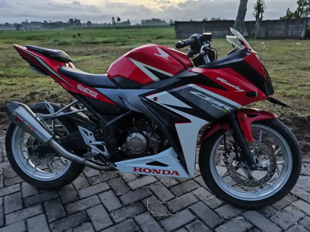 Honda CBR 150 R