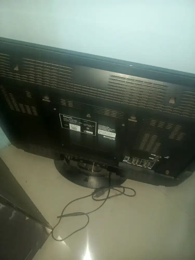 Jual tv panasonic 32 ich jual cepat masih normal Fungsinya