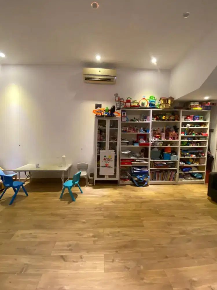 PIK – Rumah Crown Golf 4 Lantai Full Furnished