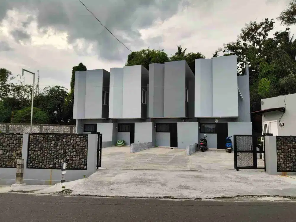 Disewakan rumah baru 2 lantai isian di dekat UII Jl Kaliurang