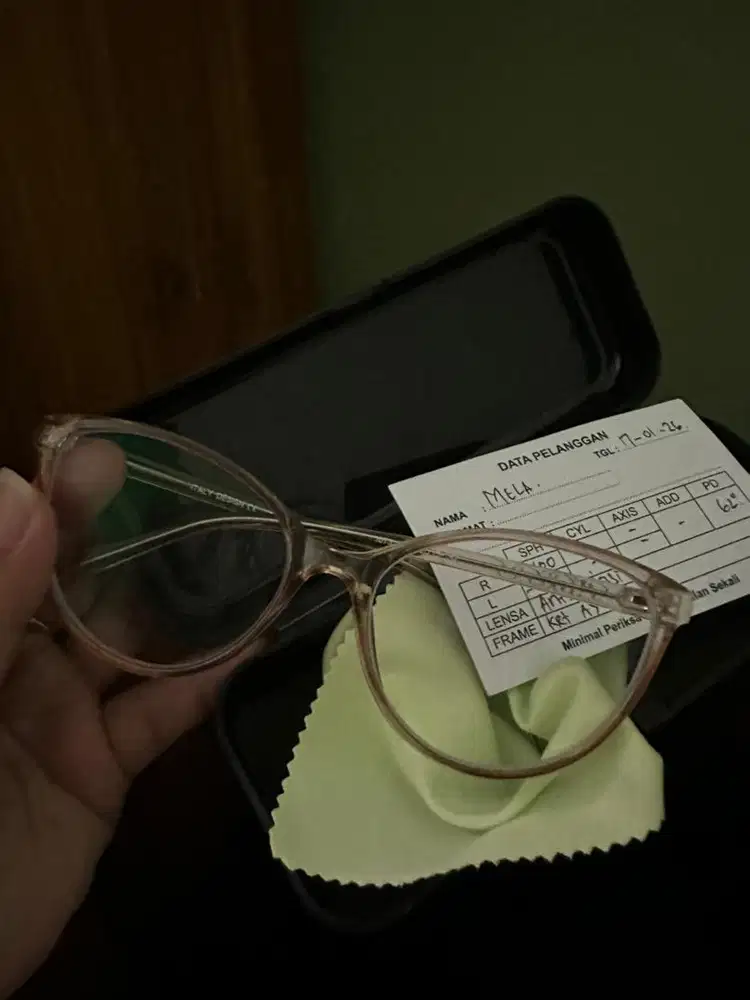 Kacamata minus cat eye