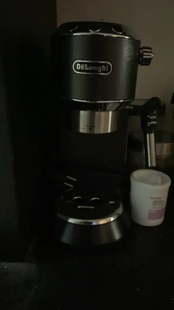 Mesin kopi De'longhi EC 685BK