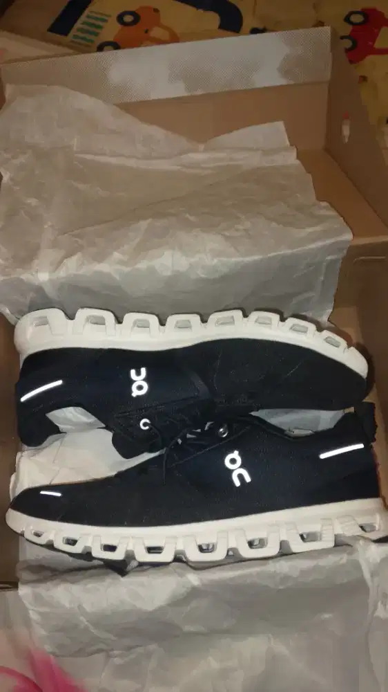 On cloud 5 size 12 balck white