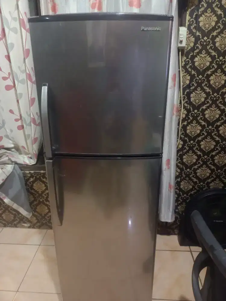 jual kulkas 2 pintu Merc panasonic mulus