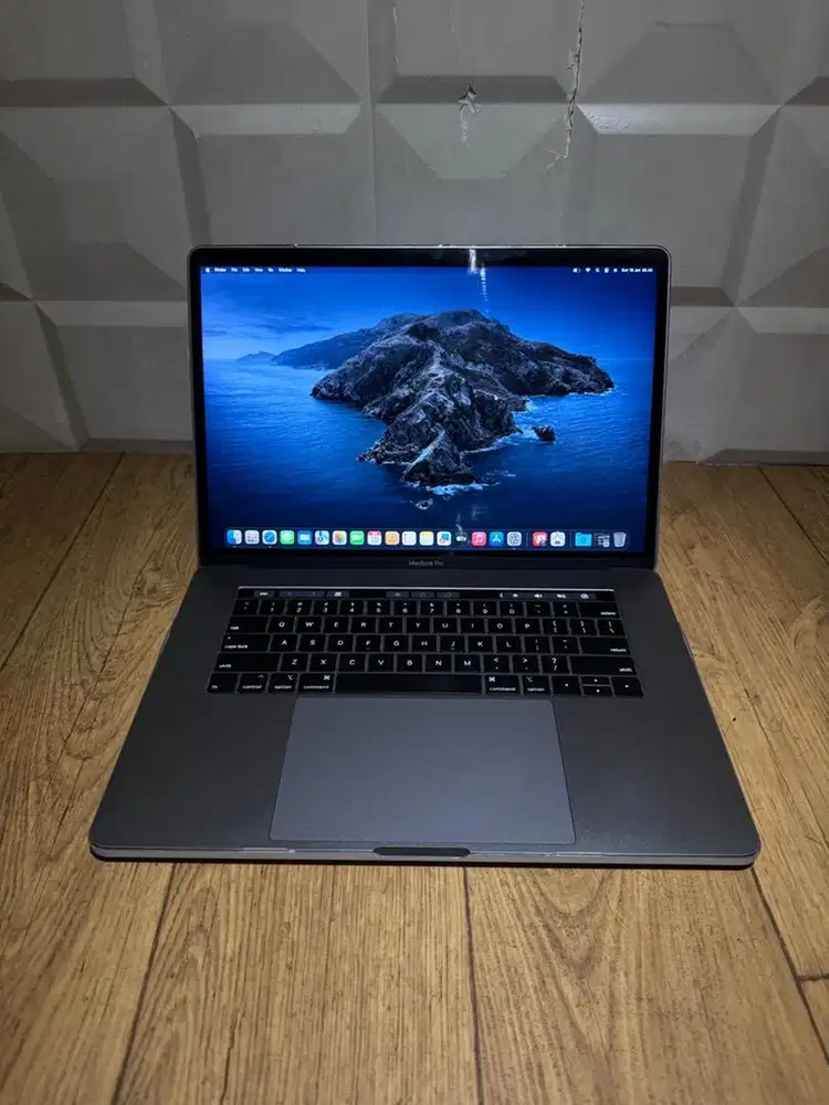 MacBook Pro 15 2018 i7 16/512