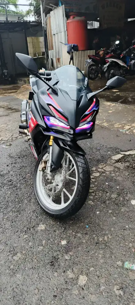 Cbr honda tahun 2021 surat lankp pjk hidup Masen sehat like new
