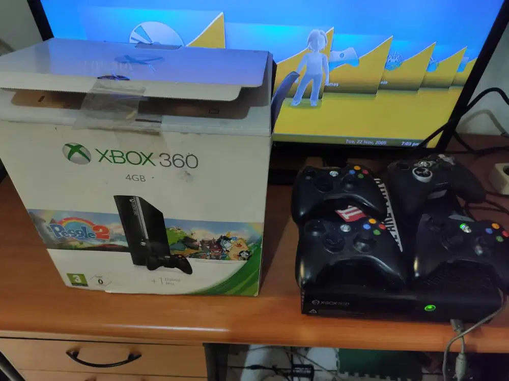 Xbox 360 slimE 500gb stik 4pcs (Harus colok kabel)  Kabel Charger 2pcs