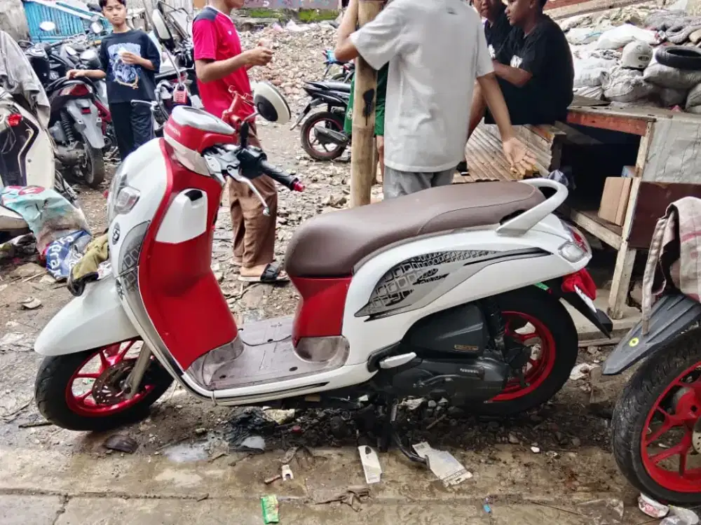 SCOOPY 2019 DONAT PUTIH VIOLET DAN MERAH
