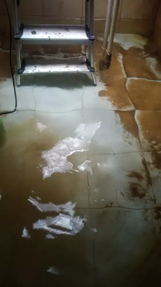 Cuci tandon atas bawa ruma kos kosan ruko