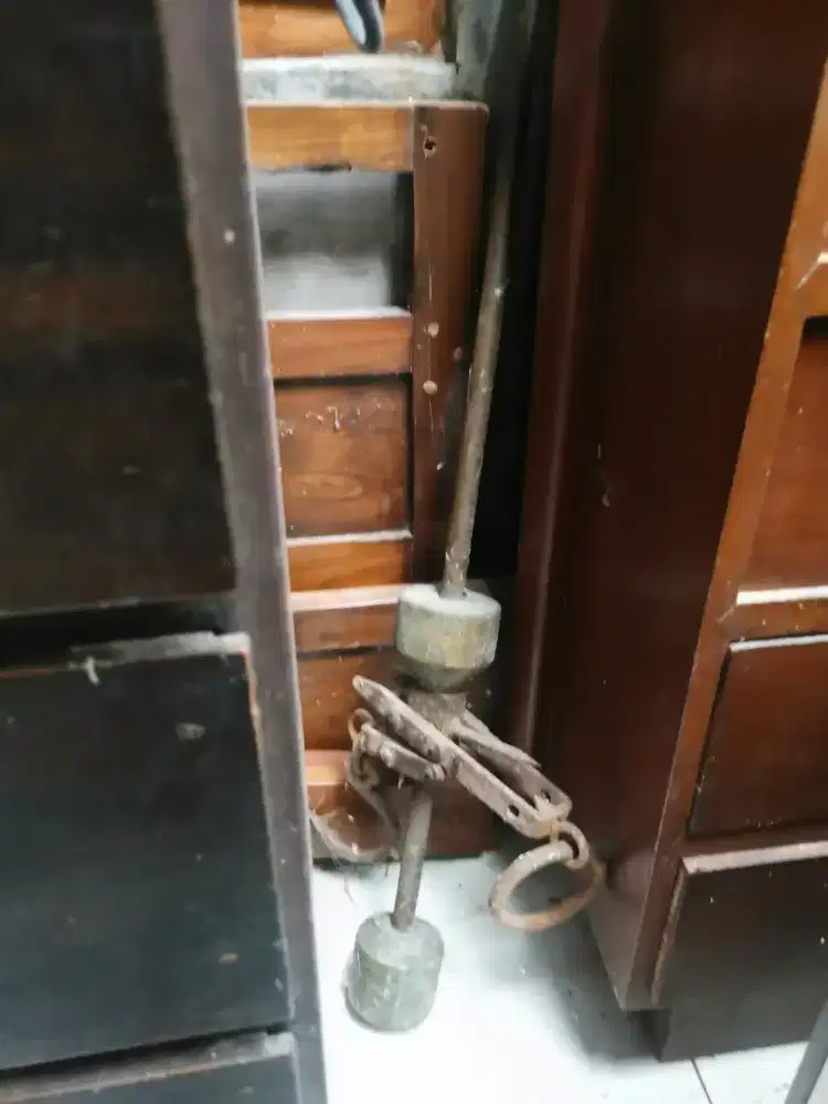 Timbangan batang gantungan kuningan