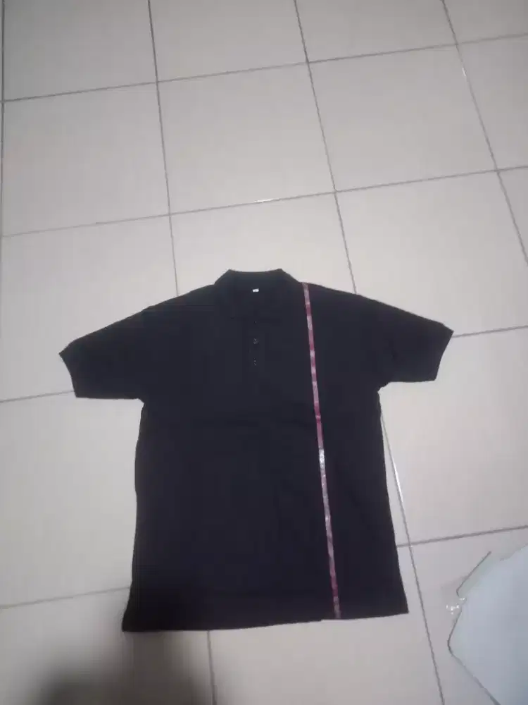 Di jual aja kaos masih baru dan sepatu merk dallas bekas pake