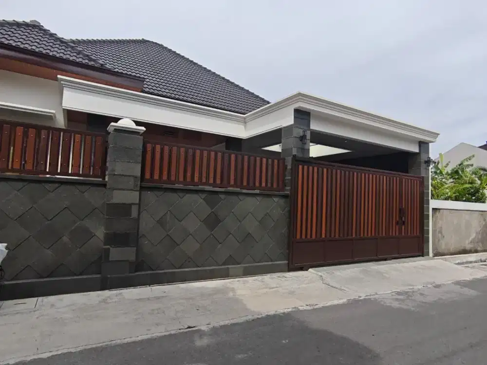 RUMAH MEWAH DIJUAL DI SOLO DEKAT STADION MANAHAN