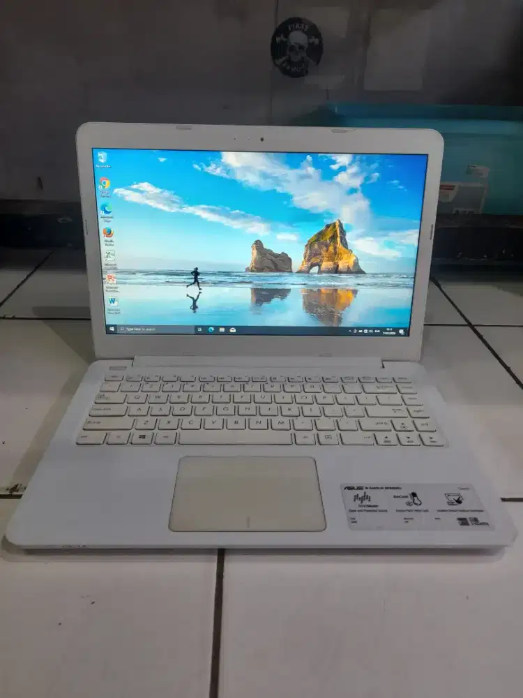 Jual Laptop Buat sekolah kerja game nongkrong dll bagus