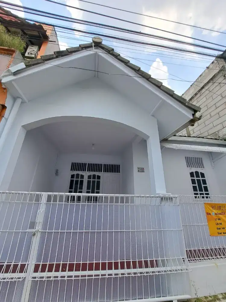 Rumah second dijual murah 450jt perumahan pinggir jalan Raya Bogor