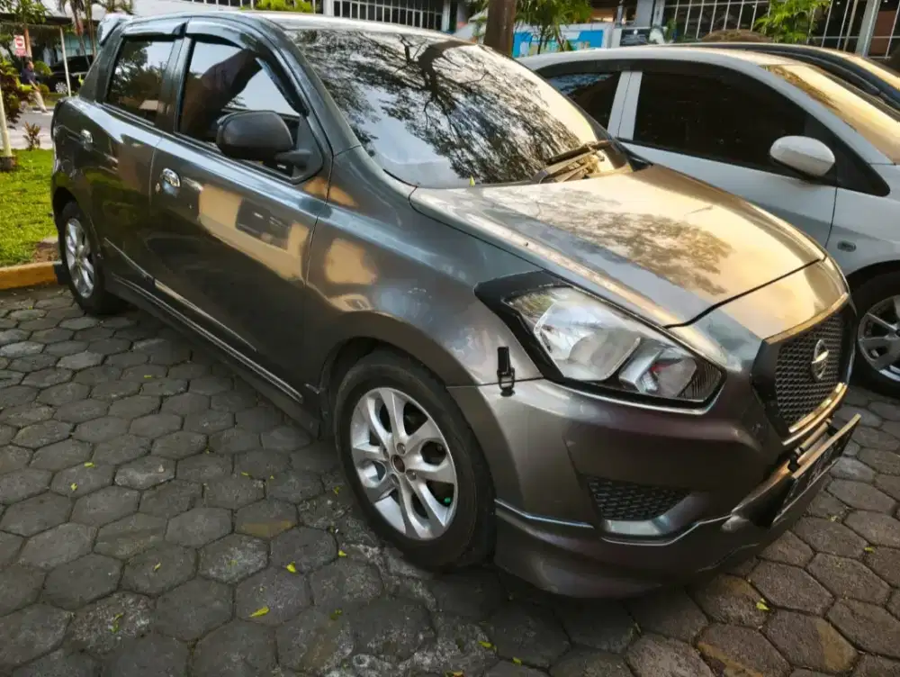 Jual mobil datsun go warna abu