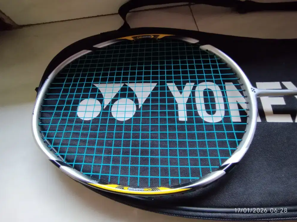 Raket bulutangkis yonex