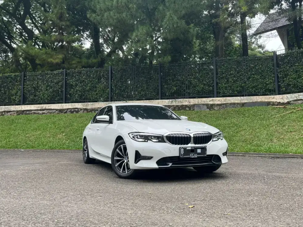 Bmw 320i Sport Dynamic 2022 white