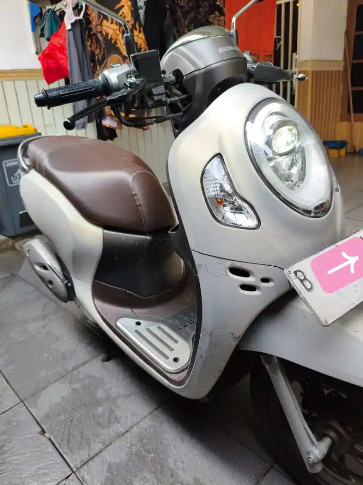 Scoopy Prestige 2023 Putih
