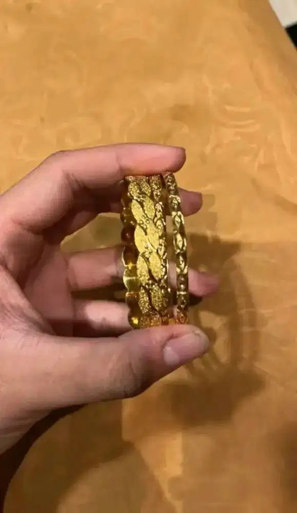 Menerima jual beli emas tampa surat dari tokoh lain