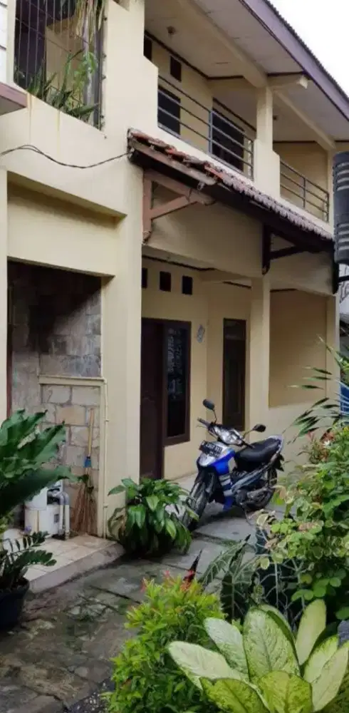 Disewakan rumah strategis, bertingkat