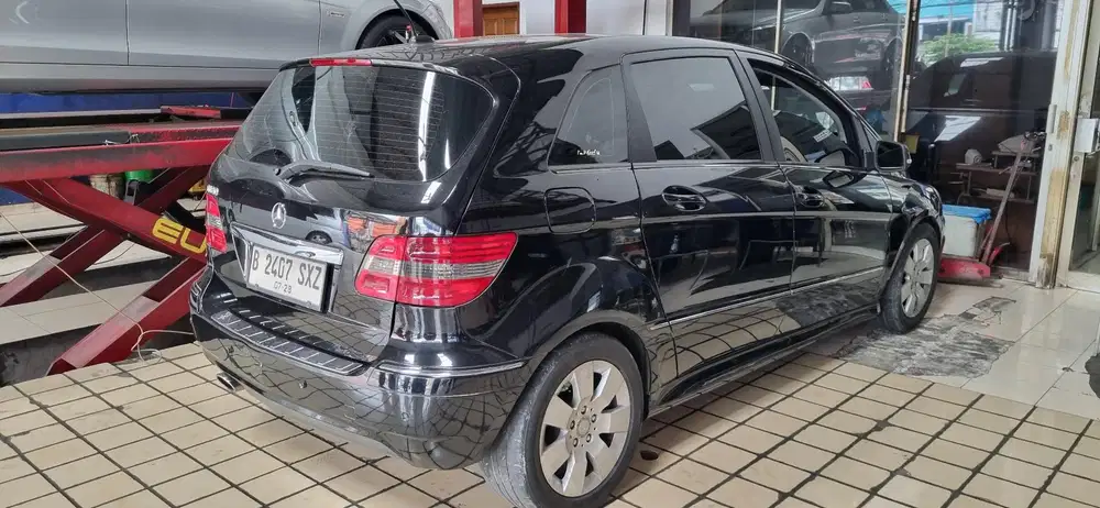 Mercedes-Benz Mercy B180 2010 LOW KM68Rb