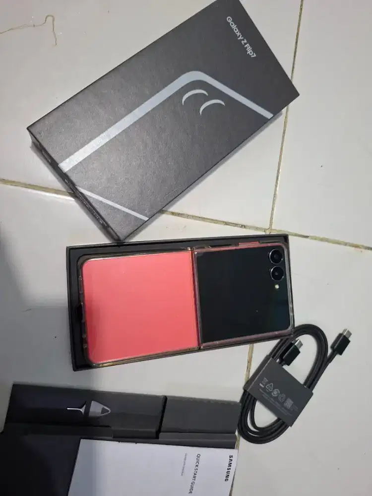 Di jual hp samsung z flip 7 normal mulus