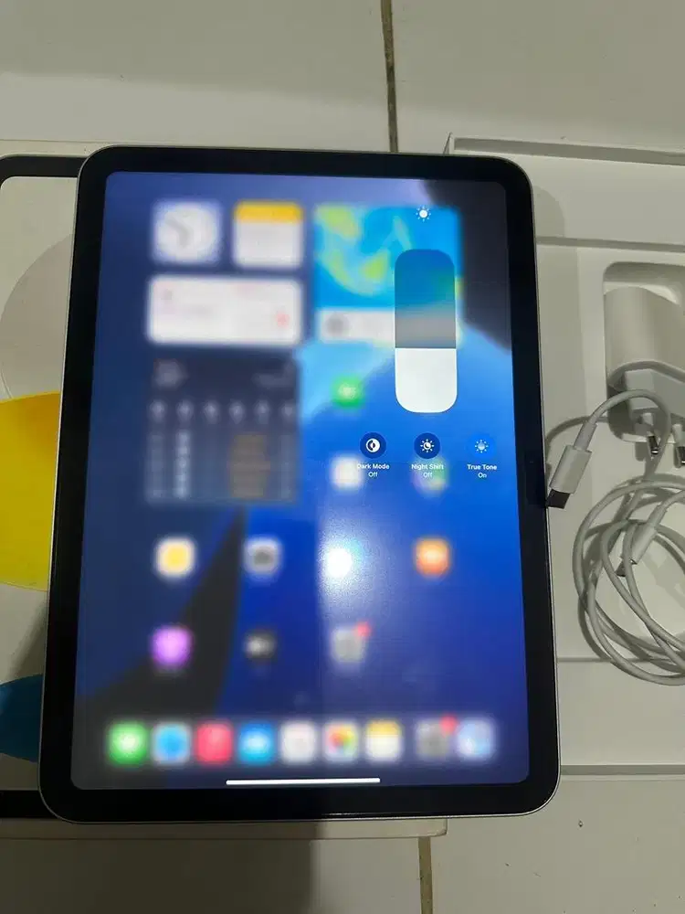 Dijual Ipad 10 Silver 64GB Wifi Only Lengkap