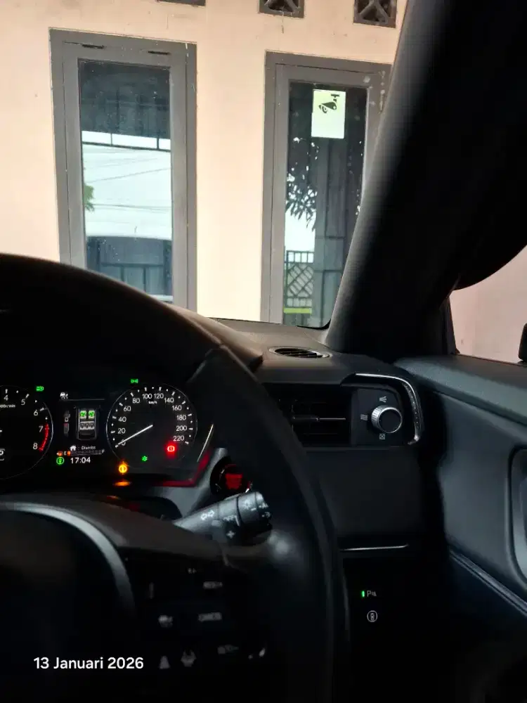 Honda hrv se honda sensing tahun 2024  hitam