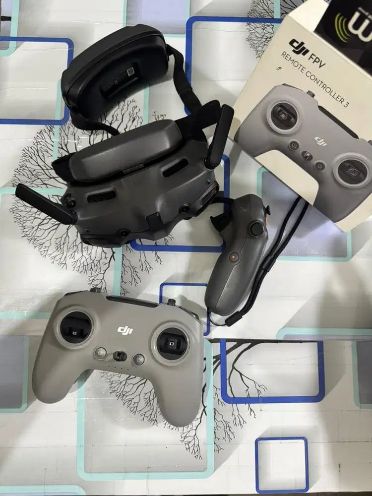 FPV AVATA 2 DJI GOOGLES 3 RC 3 MOTION CONTROL 3 NOMINUS LIKE NEW