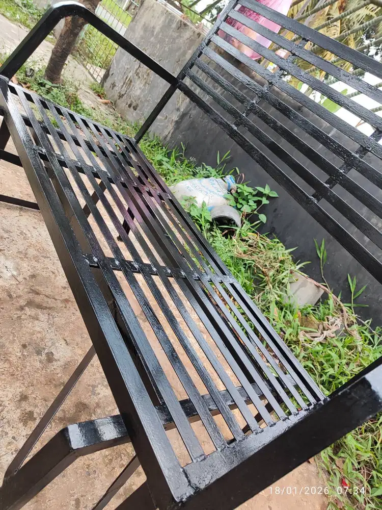 Bangku Taman Bergoyang santai