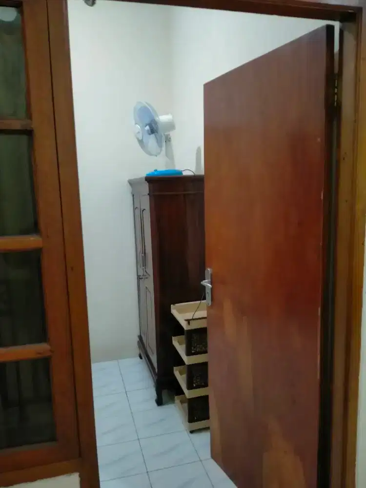 Kost wanita strategis