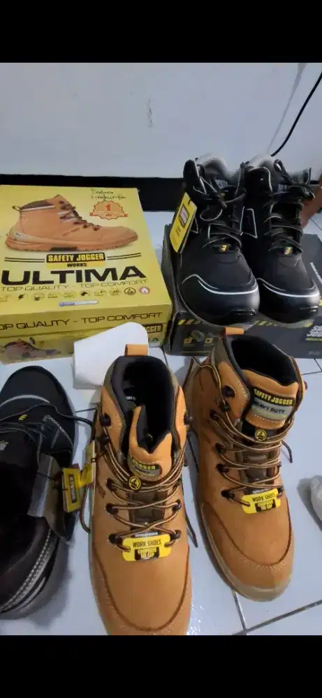 Sepatu safety jogger