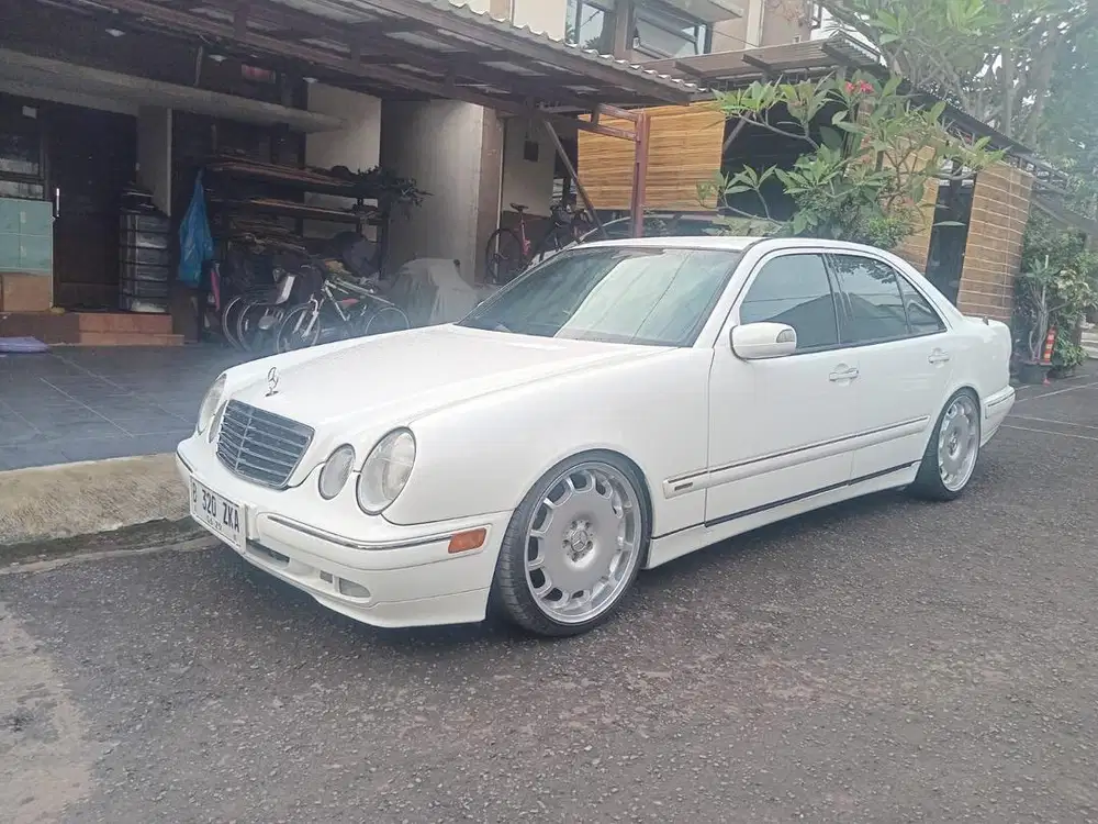 Mercy E320 1996 putih mobil simpenan kilometer rendah