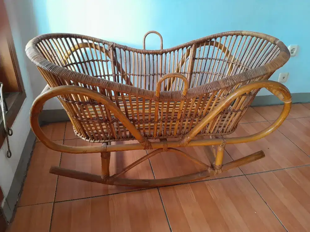 Ayunan anyaman rotan