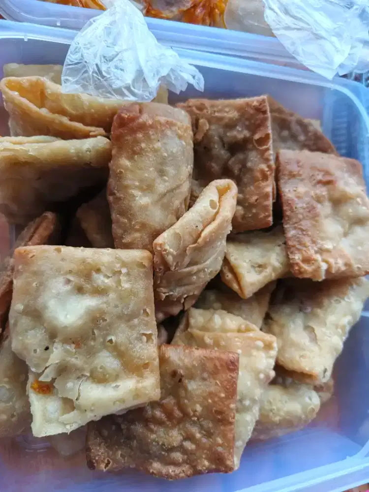 Di cari pegawai untuk  jual sarapan dan donat