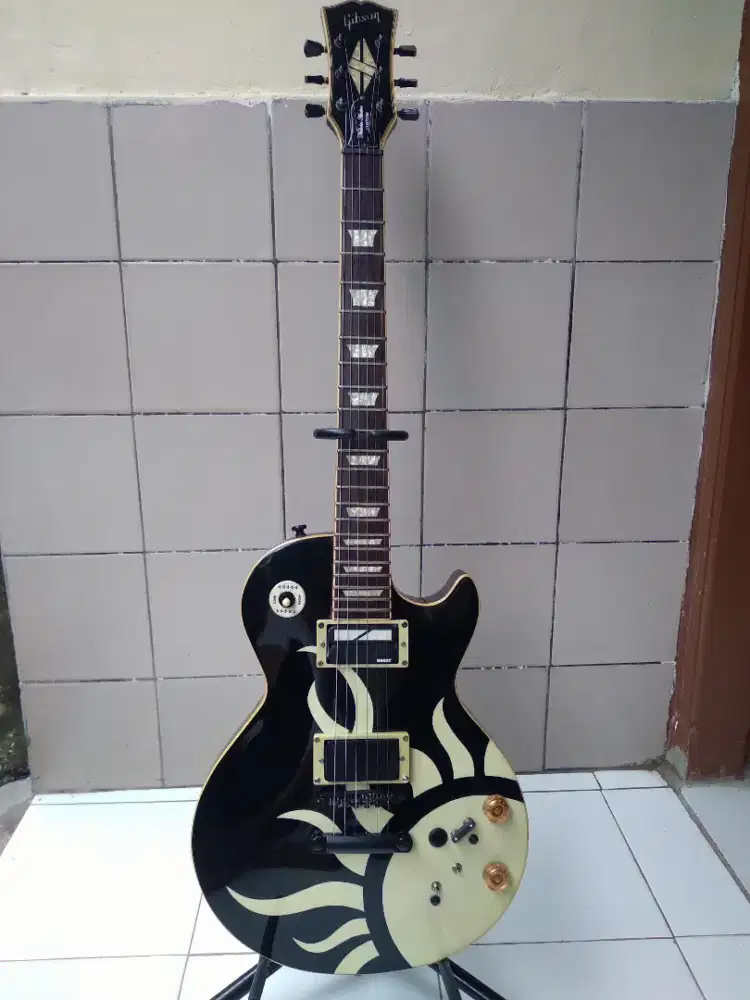 Gibson not fender/ibanez/yamaha/schecter