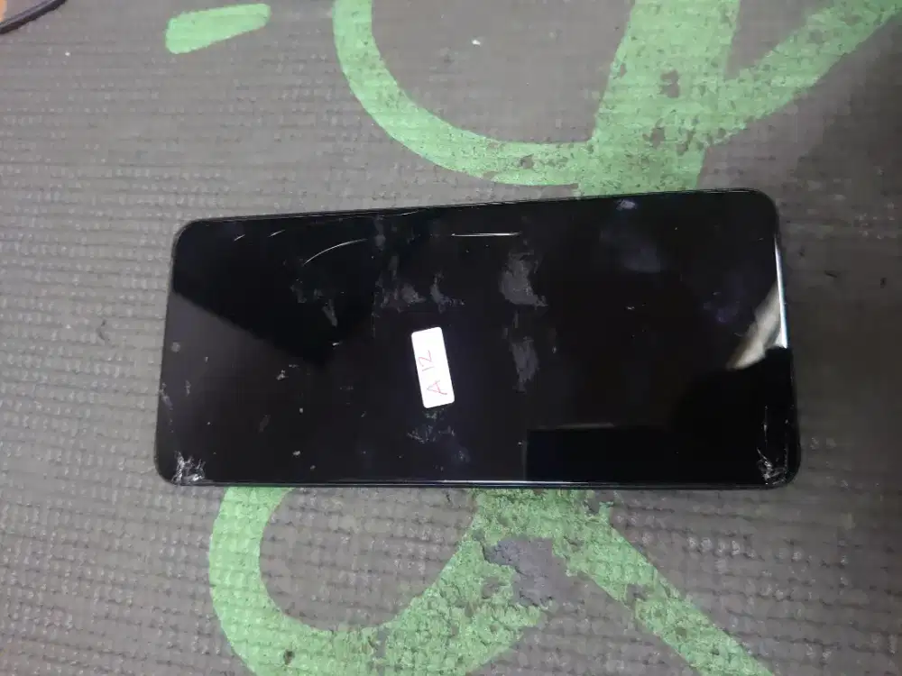 LCD Samsung A12 pecah tapi normal