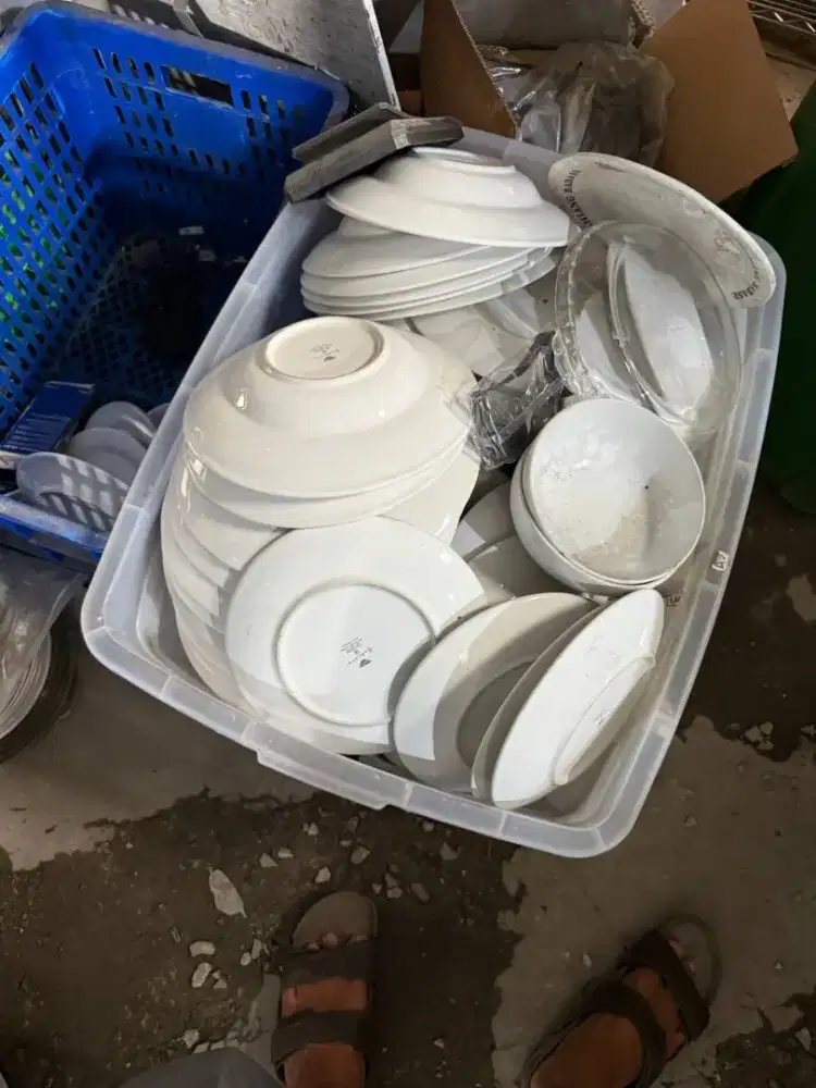 Piring keramik eks resto