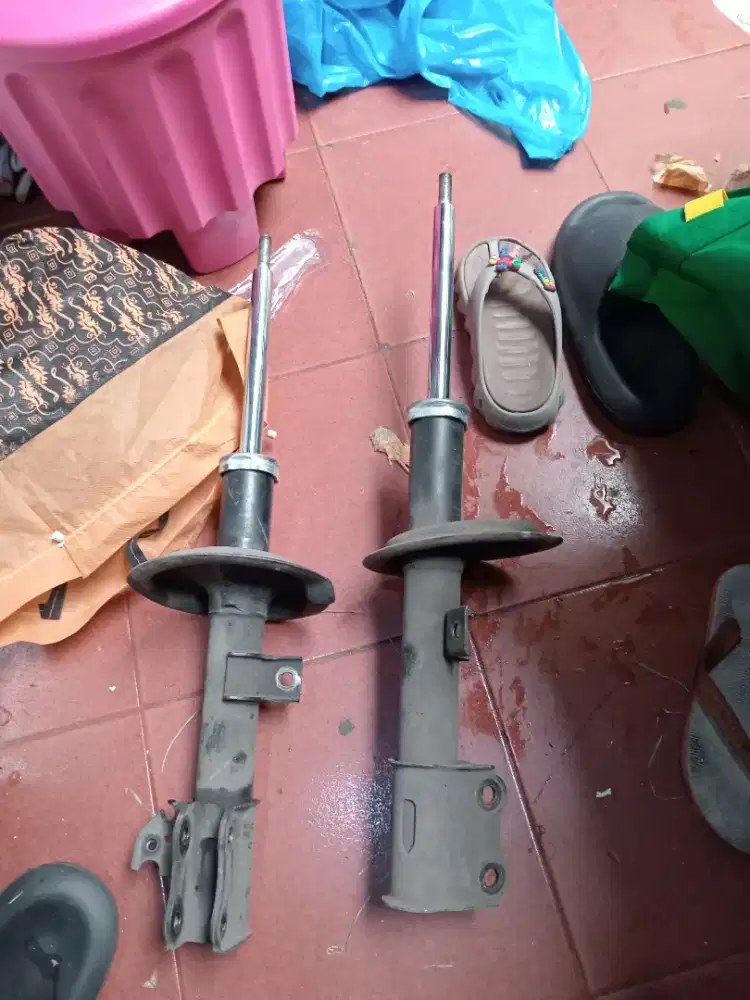 Shockbreker depan mobil