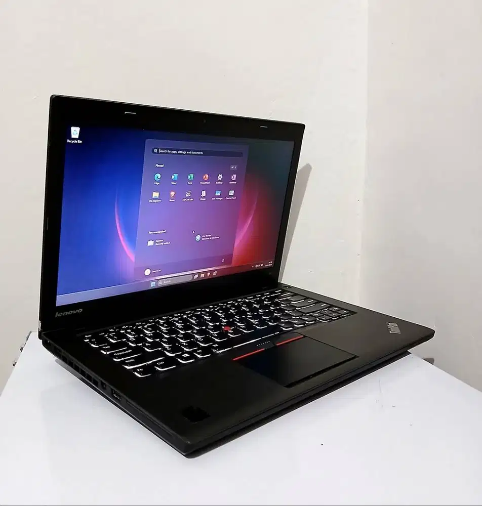 Thinkpad T450 | i5-5300U | 8GB RAM | 120GB SSD | Windows 11 | Lenovo