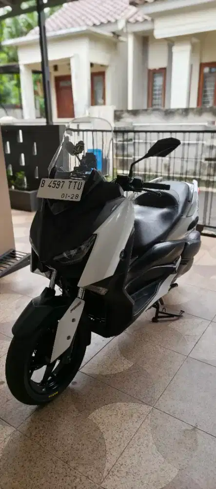 Jual Xmax tahun 2018 warna white keyless ABS